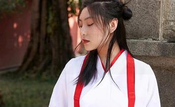 蜜桃社 – 感觉在看沐子熙V的修女系列时，图片静下来的力量让我思绪很乱，分享一下呗！