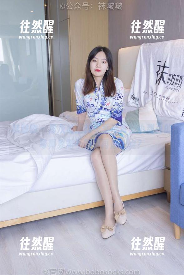 袜啵啵 - 厚灰丝拯救冬季寒冷，小甜豆的写真集需不需要再厚一点？