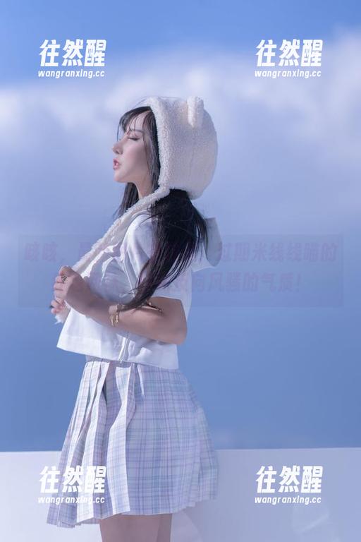 过期米线线喵 咳咳,最新图片在这里:过期米线线喵的红色网袜,搭配反向风骚的气质!