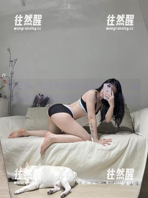 微密圈 - 看这高清图片里的铁锤姐姐，油亮到我都快滴出水来了，但这到底是什么状态