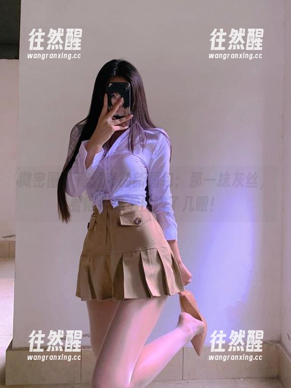 微密圈 - 陈佩奇的新图包：那一抹灰丝，看得我忍不住瞄了几眼！