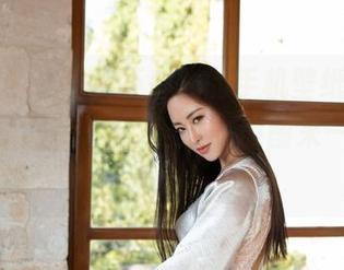 魅妍社 – 花了我不少钱的手机壁纸，真想和糯美子Mini的“肉丝”原图来一场换肤派对！