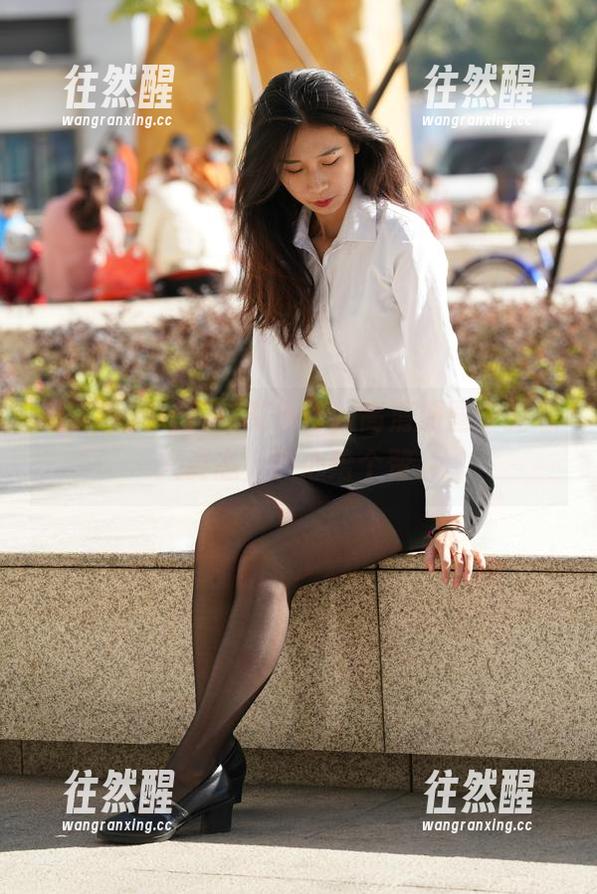 魔镜街拍 - 厨娘艾小青，高清原图中的惹火姿态，真心给个赞。