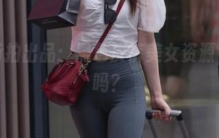 魔镜街拍出品：黑色皮裤美女资源，想要吗？