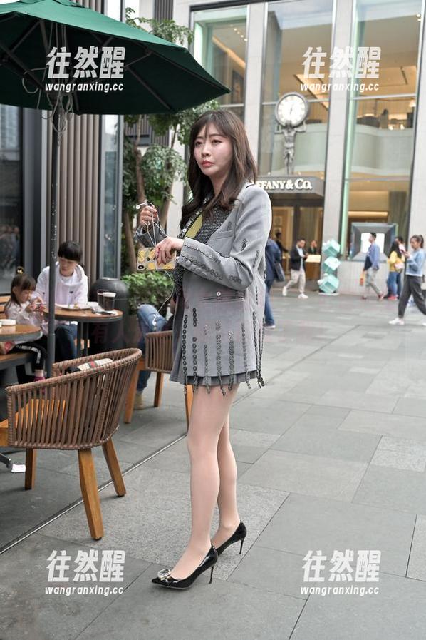 魔镜街拍：超短裙女孩合集——好像总是有人走过，刚好路过了我！
